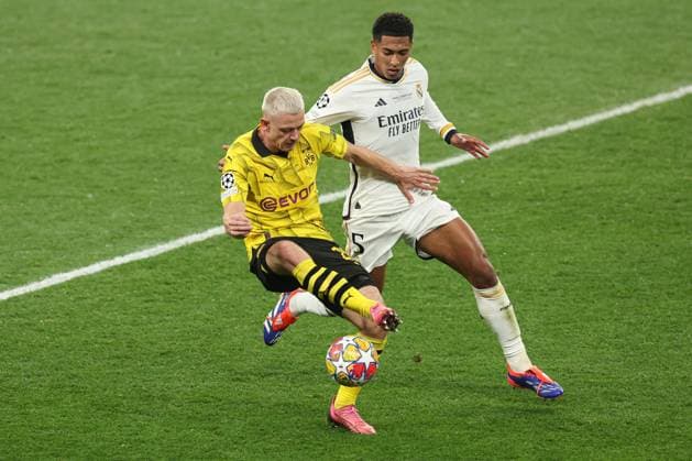 Julian Ryerson of Borussia Dortmund battles with Jude Bellingham of Real Madrid Borussia Dortmund v Real Madrid, UEFA Champions League, Final, Football, Wembley Stadium, London, UK - 01 June 2024 EDITORIAL USE ONLY No use with unauthorised audio, video, data, fixture lists, club league logos or live services. Online in-match use limited to 120 images, no video emulation. No use in betting, games or single club league player publications. Copyright: xPaulxCurrie Shutterstockx 14516316cl