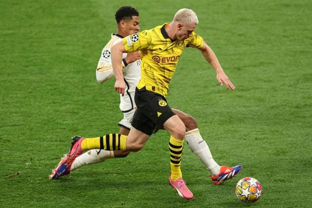 Julian Ryerson of Borussia Dortmund battles with Jude Bellingham of Real Madrid Borussia Dortmund v Real Madrid, UEFA Champions League, Final, Football, Wembley Stadium, London, UK - 01 June 2024 EDITORIAL USE ONLY No use with unauthorised audio, video, data, fixture lists, club league logos or live services. Online in-match use limited to 120 images, no video emulation. No use in betting, games or single club league player publications. Copyright: xPaulxCurrie Shutterstockx 14516316cn
