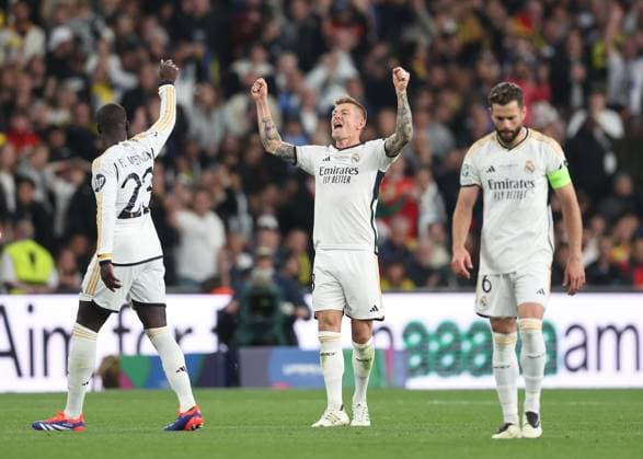 London, England, 1st June 2024. Toni Kroos of Real Madrid acknowledges the fans as he is substituted during the UEFA Champions League final match at Wembley Stadium, London. Picture credit should read: David Klein Sportimage EDITORIAL USE ONLY. No use with unauthorised audio, video, data, fixture lists, club league logos or live services. Online in-match use limited to 120 images, no video emulation. No use in betting, games or single club league player publications. SPI-3169-0121