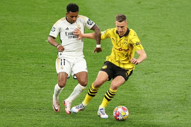 Nico Schlotterbeck of Borussia Dortmund battles with Rodrygo of Real Madrid Borussia Dortmund v Real Madrid, UEFA Champions League, Final, Football, Wembley Stadium, London, UK - 01 June 2024 EDITORIAL USE ONLY No use with unauthorised audio, video, data, fixture lists, club league logos or live services. Online in-match use limited to 120 images, no video emulation. No use in betting, games or single club league player publications. Copyright: xPaulxCurrie Shutterstockx 14516316cs