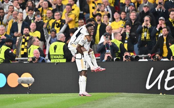 01 06 2024, xfux, Football UEFA Champions League Final 2024, Borussia Dortmund Real Madrid, emspor, v l Vinicius Junior Real Madrid celebrate the goal, Der Torjubel zum 2 0 DFL DFB REGULATIONS PROHIBIT ANY USE OF PHOTOGRAPHS as IMAGE SEQUENCES and or QUASI VIDEO London
