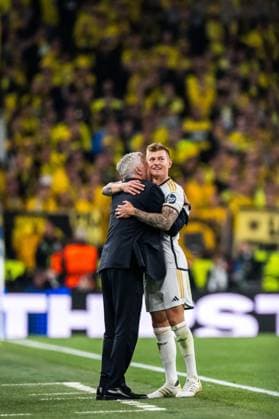 240601 Toni Kroos and Head coach Carlo Ancelotti of Real Madrid during the UEFA Champions League final between Dortmund and Real Madrid on June 1, 2024 in London Photo Petter Arvidson BILDBYRAN kod PA PA0818 fotboll football soccer fotball champions league final dortmund real madrid bbeng bbauto  Copyright: PETTERxARVIDSON BB240601PA203