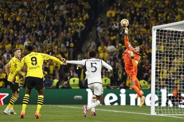 LONDON - (l-r) Nico Schlotterbeck of Borussia Dortmund, Sebastien Haller of Borussia Dortmund, Jude Bellingham of Real Madrid, Borussia Dortmund goalkeeper Gregor Kobel during the UEFA Champions League Final between Borussia Dortmund and Real Madrid at Wembley Stadium on June 1, 2024 in London , United Kingdom. ANP Hollandse Hoogte MAURICE VAN STEEN UEFA Champions League 2023 24 FINAL 2024 xVIxANPxSportx xVanxSteenxFotografiexIVx 500103566 originalFilename: 500103566.jpg