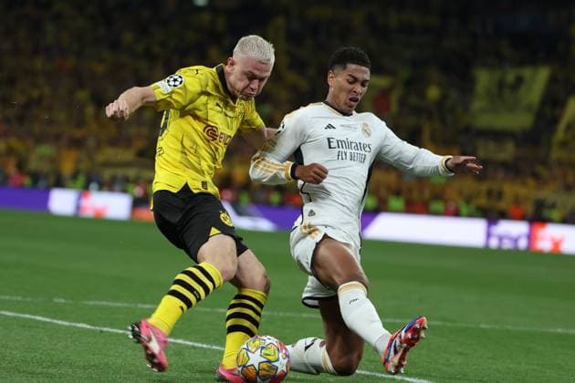 Real Madrid s Jude Bellingham (R) in action against Dortmund s Marcel Sabtizer (L) during the UEFA Champions League final soccer match between Borussia Dortmund and Real Madrid, in London, Britain, 01 June 2024. UEFA Champions League final - Borussia Dortmund vs Real Madrid !ACHTUNG: NUR REDAKTIONELLE NUTZUNG!  Copyright: xKikoxHuescax(es-ES)x GRAF2854 0492770084st