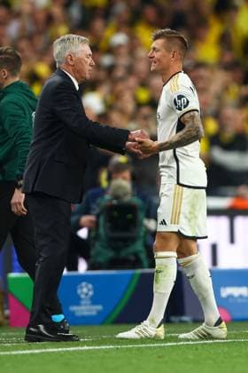 Toni Kroos of Real Madrid leaves the pitch to an ovation from supporters Borussia Dortmund v Real Madrid, UEFA Champions League, Final, Football, Wembley Stadium, London, UK - 01 June 2024 EDITORIAL USE ONLY No use with unauthorised audio, video, data, fixture lists, club league logos or live services. Online in-match use limited to 120 images, no video emulation. No use in betting, games or single club league player publications.  Copyright: xKieranxMcManus Shutterstockx 14516313co
