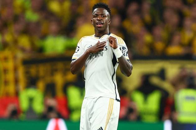 Vinicius Junior of Real Madrid points to the Real Madrid badge on their shirt Borussia Dortmund v Real Madrid, UEFA Champions League, Final, Football, Wembley Stadium, London, UK - 01 June 2024 EDITORIAL USE ONLY No use with unauthorised audio, video, data, fixture lists, club league logos or live services. Online in-match use limited to 120 images, no video emulation. No use in betting, games or single club league player publications.  Copyright: xKieranxMcManus Shutterstockx 14516313cy