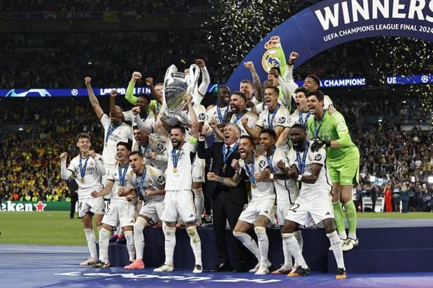 LONDON - Real Madrid goalkeeper Thibaut Courtois, Daniel Carvajal of Real Madrid, Eder Militao of Real Madrid, David Alaba of Real Madrid, Jude Bellingham of Real Madrid, Nacho of Real Madrid, Vinicius Junior of Real Madrid, Toni Kroos of Real Madrid, Luka Modric of Real Madrid, Rodrygo of Real Madrid, Jude Bellingham of Real Madrid, Real Madrid goalkeeper Andriy Lunin, Joselu of Real Madrid, Federico Valverde of Real Madrid, Lucas Vazquez of Real Madrid, Aurelien Tchouameni of Real Madrid, Dani Ceballos of Real Madrid , Brahim Diaz of Real Madrid, Antonio Rudiger of Real Madrid, Ferland Mendy of Real Madrid, Arda Guler of Real Madrid, Real Madrid goalkeeper Kepa Arrizabalaga, Real Madrid goalkeeper Javier Belman, Real Madrid coach Carlo Ancelotti, Real Madrid assistant coach Davide Ancelotti, Real Madrid assistant coach Francesco Mauri with UEFA Champions League trophy, Coupe des clubs Champions Europeans during the UEFA Champions League Final between Borussia Dortmund and Real Madrid at Wembley Stadium on June 1, 2024 in London, United Kingdom. ANP Hollandse Hoogte MAURICE VAN STEEN UEFA Champions League 2023 24 FINAL 2024 xVIxANPxSportx xVanxSteenxFotografiexIVx 500105972 originalFilename: 500105972.jpg
