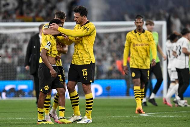 Ian Maatsen 22, Borussia Dortmund Niclas Füllkrug Fuellkrug 14, Borussia Dortmund Mats Hummels 15, Borussia Dortmund dissatisfied disappointed dejected frustrated, after the match 01 06 2024 Football, Champions League Final, Borussia Dortmund vs Real Madrid, Wembley Stadium, London, London Borough of Brent United Kingdom Copyright: xpepphotox xHorstxMauelshagenx pep00321, pep_20240601_hm