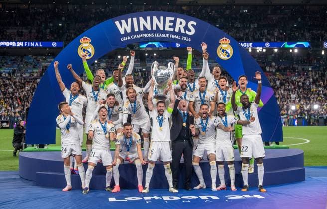 Football, Men, Season 2023 2024, Champions League Final , Borussia Dortmund Real Madrid, Winner photo Madrid, Nacho Fernandez Real Madrid with trophy, 01 06 2024, Copyright: xSebastianxRäppold MatthiasxKochx