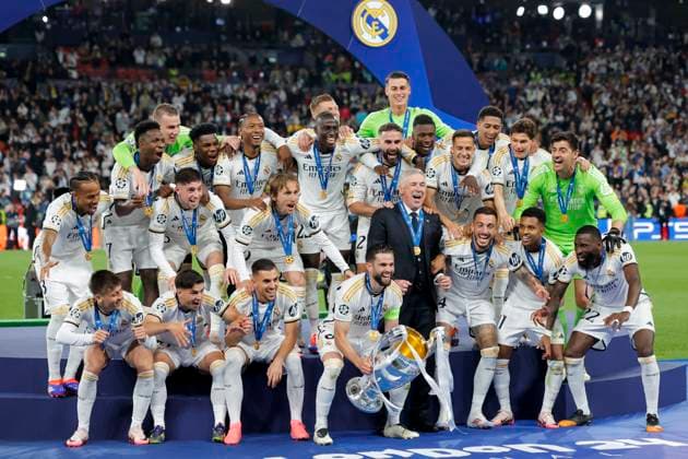 UEFA Champions League Final 2024 Borussia Dortmund Real Madrid London, England 20240601 Real Madrid lifts the trophy after winning the Champions League Final against Borussia Dortmund at Wembley Stadium Photo Svein Ove Ekornesvag NTB London England EDITORIAL USE ONLY RESTRICTED USE FOR BETTING COMPANIES  Copyright: xSveinxOvexEkornesvagx xNTBx