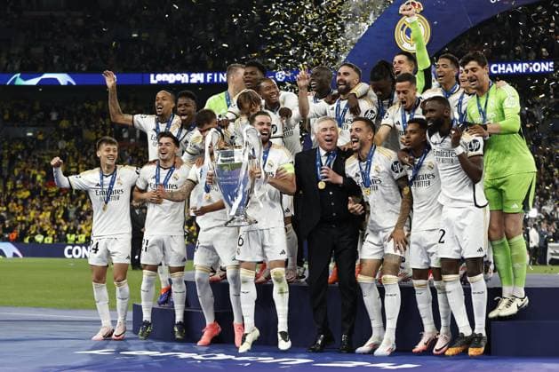 LONDON - Real Madrid goalkeeper Thibaut Courtois, Daniel Carvajal of Real Madrid, Eder Militao of Real Madrid, David Alaba of Real Madrid, Jude Bellingham of Real Madrid, Nacho of Real Madrid, Vinicius Junior of Real Madrid, Toni Kroos of Real Madrid, Luka Modric of Real Madrid, Rodrygo of Real Madrid, Jude Bellingham of Real Madrid, Real Madrid goalkeeper Andriy Lunin, Joselu of Real Madrid, Federico Valverde of Real Madrid, Lucas Vazquez of Real Madrid, Aurelien Tchouameni of Real Madrid, Dani Ceballos of Real Madrid , Brahim Diaz of Real Madrid, Antonio Rudiger of Real Madrid, Ferland Mendy of Real Madrid, Arda Guler of Real Madrid, Real Madrid goalkeeper Kepa Arrizabalaga, Real Madrid goalkeeper Javier Belman, Real Madrid coach Carlo Ancelotti, Real Madrid assistant coach Davide Ancelotti, Real Madrid assistant coach Francesco Mauri with UEFA Champions League trophy, Coupe des clubs Champions Europeans during the UEFA Champions League Final between Borussia Dortmund and Real Madrid at Wembley Stadium on June 1, 2024 in London, United Kingdom. ANP Hollandse Hoogte MAURICE VAN STEEN UEFA Champions League 2023 24 FINAL 2024 xVIxANPxSportx xVanxSteenxFotografiexIVx 500106093 originalFilename: 500106093.jpg