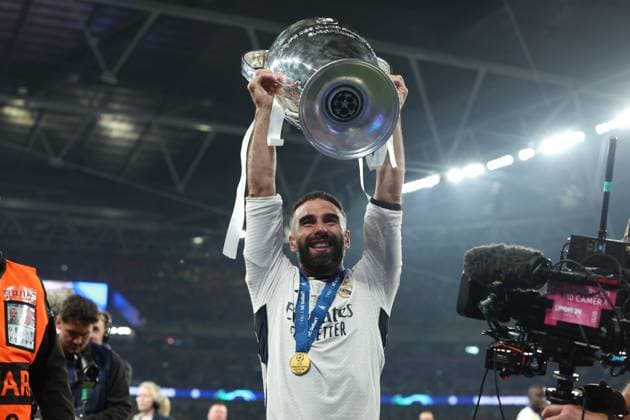 Real Madrid defender Dani Carvajal celebrates his victory in the Champions League final between Real Madrid and Borussia Dortmund, in London, Britain, 01 June 2024. UEFA Champions League final - Borussia Dortmund vs Real Madrid !ACHTUNG: NUR REDAKTIONELLE NUTZUNG!  Copyright: xKikoxHuescax(es-ES)x GRAF2955 20240601-55013753308_1