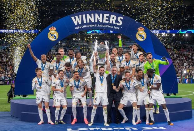 Football, Men, Season 2023 2024, Champions League Final , Borussia Dortmund Real Madrid, Winner photo Madrid, Nacho Fernandez Real Madrid with trophy, 01 06 2024, Copyright: xSebastianxRäppold MatthiasxKochx