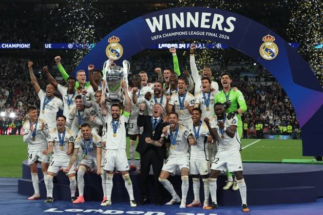 Real Madrid players pose with the Champions Cup after beating Borussia Dortmund in the Champions League final, in London, Britain, 01 June 2024. UEFA Champions League final - Borussia Dortmund vs Real Madrid !ACHTUNG: NUR REDAKTIONELLE NUTZUNG!  Copyright: xKikoxHuescax(es-ES)x GRAF2954 20240601-55013753326_1