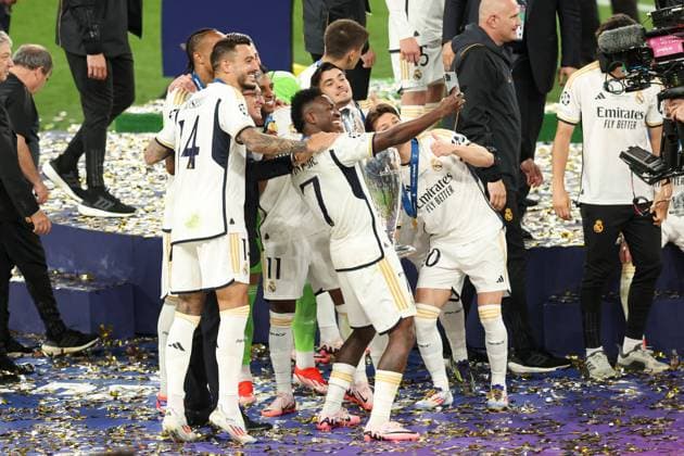 Vinicius Junior of Real Madrid takes a selfie with their teammates Borussia Dortmund v Real Madrid, UEFA Champions League, Final, Football, Wembley Stadium, London, UK - 01 June 2024 EDITORIAL USE ONLY No use with unauthorised audio, video, data, fixture lists, club league logos or live services. Online in-match use limited to 120 images, no video emulation. No use in betting, games or single club league player publications. Copyright: xPaulxCurrie Shutterstockx 14516316fp