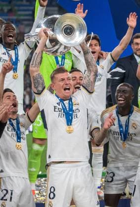 Football, Men, Season 2023 2024, Champions League Final , Borussia Dortmund Real Madrid, Winner photo Madrid, Toni Kroos Real Madrid with trophy, 01 06 2024, Copyright: xSebastianxRäppold MatthiasxKochx