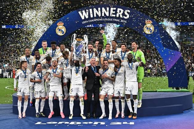 01 06 2024, xfux, Football UEFA Champions League Final 2024, Borussia Dortmund Real Madrid, emspor, v l Nacho Real Madrid and team cheer celebrate at the end of the match with champions league pokal DFL DFB REGULATIONS PROHIBIT ANY USE OF PHOTOGRAPHS as IMAGE SEQUENCES and or QUASI VIDEO London