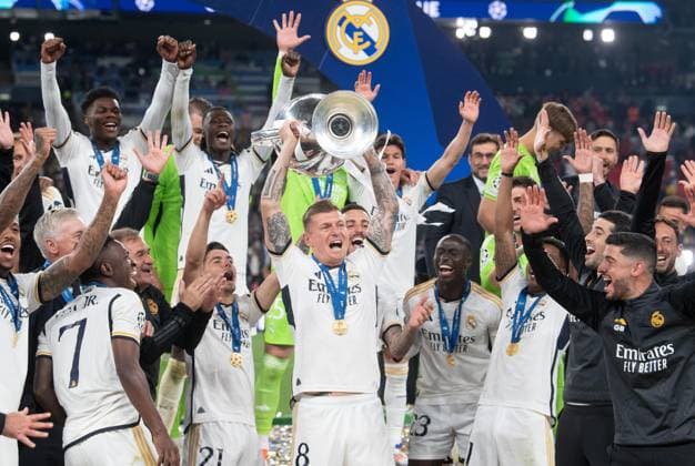 Football, Men, Season 2023 2024, Champions League Final , Borussia Dortmund Real Madrid, Winner photo Madrid, Toni Kroos Real Madrid with trophy, 01 06 2024, Copyright: xSebastianxRäppold MatthiasxKochx