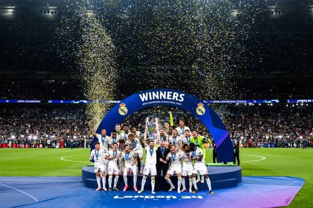 240601 Players of Real Madrid celebrate with the trophy after the UEFA Champions League final between Dortmund and Real Madrid on June 1, 2024 in London Photo Petter Arvidson BILDBYRAN kod PA PA0818 fotboll football soccer fotball champions league final dortmund real madrid bbeng jubel  Copyright: PETTERxARVIDSON BB240601PA219