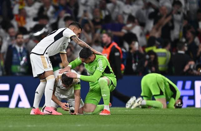 01 06 2024, xfux, Football UEFA Champions League Final 2024, Borussia Dortmund Real Madrid, emspor, v l Dani Ceballos Real Madrid , Nacho Real Madrid , Kepa Arrizabalaga Real Madrid and team cheer celebrate at the end of the match DFL DFB REGULATIONS PROHIBIT ANY USE OF PHOTOGRAPHS as IMAGE SEQUENCES and or QUASI VIDEO London