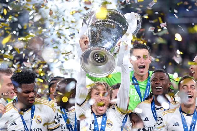 Borussia Dortmund v Real Madrid CF - UEFA Champions League Final 2023 24 LONDON, ENGLAND - JUNE 1: Luka Modric of Real Madrid lifts the UEFA Champions League Trophy after his team s victory during the UEFA Champions League 2023 24 Final match between Borussia Dortmund and Real Madrid CF at Wembley Stadium on June 01, 2024 in London, England. SanjinxStrukic PIXSELL