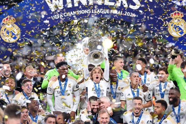 Borussia Dortmund v Real Madrid CF - UEFA Champions League Final 2023 24 LONDON, ENGLAND - JUNE 1: Luka Modric of Real Madrid lifts the UEFA Champions League Trophy after his team s victory during the UEFA Champions League 2023 24 Final match between Borussia Dortmund and Real Madrid CF at Wembley Stadium on June 01, 2024 in London, England. SanjinxStrukic PIXSELL