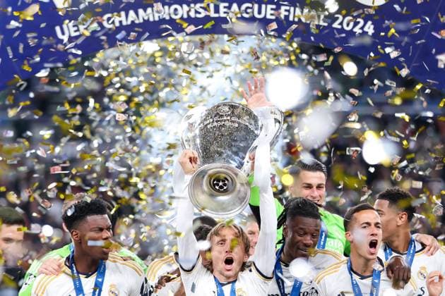 Borussia Dortmund v Real Madrid CF - UEFA Champions League Final 2023 24 LONDON, ENGLAND - JUNE 1: Luka Modric of Real Madrid lifts the UEFA Champions League Trophy after his team s victory during the UEFA Champions League 2023 24 Final match between Borussia Dortmund and Real Madrid CF at Wembley Stadium on June 01, 2024 in London, England. SanjinxStrukic PIXSELL