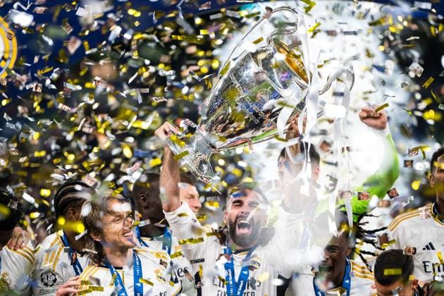 240601 Nacho Fernandez of Real Madrid lifts the trophy and celebrate with his teammates after the UEFA Champions League final between Dortmund and Real Madrid on June 1, 2024 in London Photo Petter Arvidson BILDBYRAN kod PA PA0818 fotboll football soccer fotball champions league final dortmund real madrid bbeng jubel  Copyright: PETTERxARVIDSON BB240601PA227