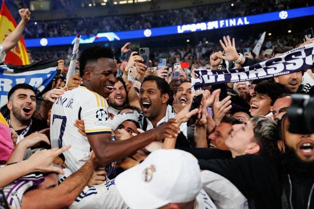 Vinicius Junior celebrates with fans during during Champions League 2024 final game between Borussia Dortmund and Real Madrid at Wembley Stadium, London, United Kingdom (Maciej Rogowski) London Wembley Stadium United Kingdom Copyright: xMaciejxRogowskix final31052024-14