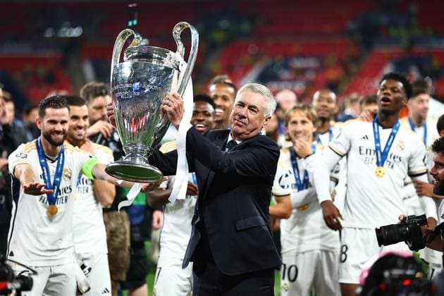 SOCCER - UEFA CL, Dortmund vs Madrid LONDON,ENGLAND,01.JUN.24 - SOCCER - UEFA Champions League, final, Borussia Dortmund vs Real Madrid CF. Image shows the rejoicing of head coach Carlo Ancelotti (Madrid). Keywords: trophy.  GEPAxpictures xMichaelxZemanek