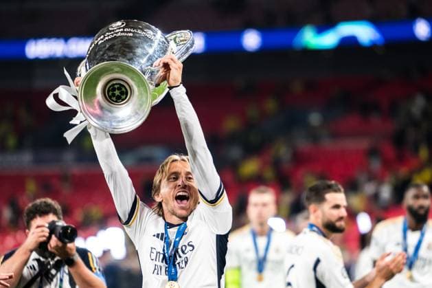 240601 Luka Modric of Real Madrid celebrates after the UEFA Champions League final between Dortmund and Real Madrid on June 1, 2024 in London Photo Petter Arvidson BILDBYRAN kod PA PA0818 fotboll football soccer fotball champions league final dortmund real madrid bbeng bbauto jubel  Copyright: PETTERxARVIDSON BB240601PA235