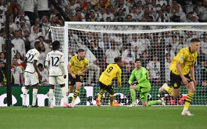 01 06 2024, xfux, Football UEFA Champions League Final 2024, Borussia Dortmund Real Madrid, emspor, v l Niclas Füllkrug Borussia Dortmund , Thibaut Courtois Real Madrid abseitstor DFL DFB REGULATIONS PROHIBIT ANY USE OF PHOTOGRAPHS as IMAGE SEQUENCES and or QUASI VIDEO London