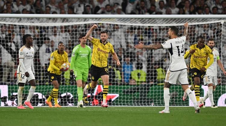 01 06 2024, xfux, Football UEFA Champions League Final 2024, Borussia Dortmund Real Madrid, emspor, v l Niclas Füllkrug Borussia Dortmund , Thibaut Courtois Real Madrid abseitstor DFL DFB REGULATIONS PROHIBIT ANY USE OF PHOTOGRAPHS as IMAGE SEQUENCES and or QUASI VIDEO London