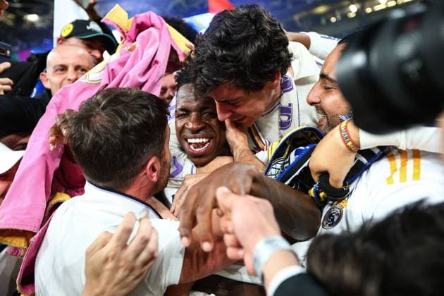 SOCCER - UEFA CL, Dortmund vs Madrid LONDON,ENGLAND,01.JUN.24 - SOCCER - UEFA Champions League, final, Borussia Dortmund vs Real Madrid CF. Image shows the rejoicing of Vinicius Junior (Madrid) with fans of Madrid.  GEPAxpictures xMichaelxZemanek