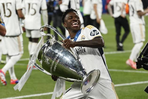 LONDON - Vinicius Junior of Real Madrid with UEFA Champions League trophy, Coupe des clubs Champions Europans during the UEFA Champions League Final between Borussia Dortmund and Real Madrid at Wembley Stadium on June 1, 2024 in London, United Kingdom. ANP Hollandse Hoogte MAURICE VAN STEEN UEFA Champions League 2023 24 FINAL 2024 xVIxANPxSportx xVanxSteenxFotografiexIVx 500108167 originalFilename: 500108167.jpg