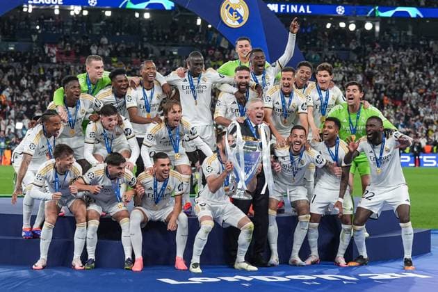 01 06 2024, London, Wembley Stadium, UEFA Champions League Final Dortmund Real Madrid, Nacho Fernandez center back of Real Madrid and Spain lifts the trophy and players of Real Madrid celebrate the victory during the trophy ceremony London Wembley Stadium England United Kingdom Copyright: xJustPictures.ch DanielaxPorcellix jp-en-DaPo-20240601-PAT00250