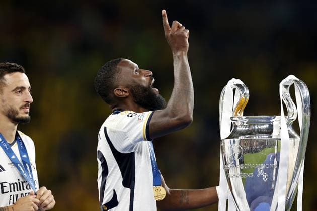 LONDON - Antonio Rudiger of Real Madrid with UEFA Champions League trophy, Coupe des clubs Champions Europans during the UEFA Champions League Final between Borussia Dortmund and Real Madrid at Wembley Stadium on June 1, 2024 in London, United Kingdom. ANP Hollandse Hoogte MAURICE VAN STEEN UEFA Champions League 2023 24 FINAL 2024 xVIxANPxSportx xVanxSteenxFotografiexIVx 500108344 originalFilename: 500108344.jpg
