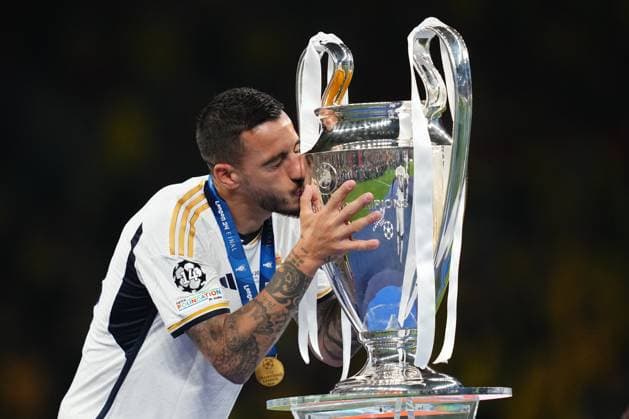 ENG: Borussia Dortmund v Real Madrid. UEFA Champions League 2023-2024. Final Joselu Mato of Real Madrid with the trophy during the UEFA Champions League Final match between Borussia Dortmund and Real Madrid played at Wembley Stadium on June 1, 2024 in London, England. kpng Copyright: xBaguxBlancox xPRESSINPHOTOx PS_240601_125