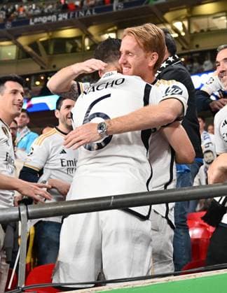 01 06 2024, xfux, Football UEFA Champions League Final 2024, Borussia Dortmund Real Madrid, emspor, v l Nacho Real Madrid with the fans DFL DFB REGULATIONS PROHIBIT ANY USE OF PHOTOGRAPHS as IMAGE SEQUENCES and or QUASI VIDEO London