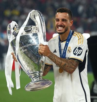Borussia Dortmund v Real Madrid, London, UK - 1 Jun 2024 Dani Ceballos of Real Madrid lifts the Champions League trophy after the UEFA Champions League Final match between Borussia Dortmund and Real Madrid at Wembley Stadium, London on 1 June 2024 ( London Wembley Stadium London England Copyright: xMicahxCrook PPAUKx PPA-119879