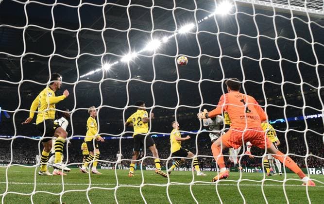 01 06 2024, xfux, Football UEFA Champions League Final 2024, Borussia Dortmund Real Madrid, emspor, v l Mats Hummels Borussia Dortmund , Gregor Knobel Borussia Dortmund , Daniel Carvajal Real Madrid Goal scored, erziehlt das Tor zum 1 0 DFL DFB REGULATIONS PROHIBIT ANY USE OF PHOTOGRAPHS as IMAGE SEQUENCES and or QUASI VIDEO London