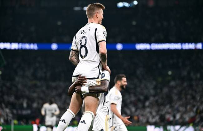 Football, Champions League Final, Season 2023 2024, Wembley Stadium London Bor Dortmund Real Madrid cheering after the goal to 0 1 by Daniel Carvajal RMA , Toni Kroos RMA and Antonio Rüdiger RMA cheering, joy, action UEFA REGULATIONS PROHIBIT ANY USE OF PHOTOGRAPHS AS IMAGE SEQUENCES AND OR QUASI VIDEO