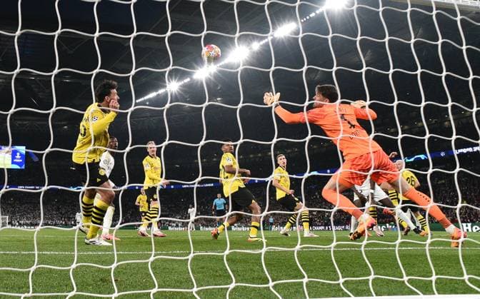 01 06 2024, xfux, Football UEFA Champions League Final 2024, Borussia Dortmund Real Madrid, emspor, v l Mats Hummels Borussia Dortmund , Gregor Knobel Borussia Dortmund , Daniel Carvajal Real Madrid Goal scored, erziehlt das Tor zum 1 0 DFL DFB REGULATIONS PROHIBIT ANY USE OF PHOTOGRAPHS as IMAGE SEQUENCES and or QUASI VIDEO London