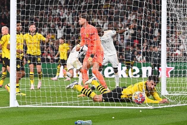 Goal Dani CARVAJAL Real Madrid covered for 1 0,,Mats HUMMELS Borussia Dortmund is in goal,hi Goalkeeper Gregor KOBEL Borussia Dortmund , Action, Football UEFA Champions League Final Borussia Dortmund Real Madrid on 01 06 2024, Wembley Staion