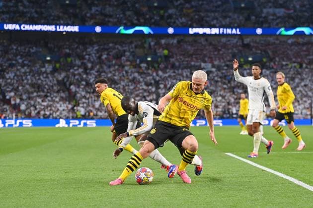 Julian RYERSON Borussia Dortmund action,duel against Ferland MENDI Real Madrid Football UEFA Champions League Final Borussia Dortmund Real Madrid on 01 06 2024, Wembley Staion