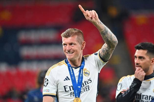 Toni KROOS Real Madrid after award ceremony, waving, waving, action, single image, cropped single motif, half figure, half figure Football UEFA Champions League Final Borussia Dortmund Real Madrid on 01 06 2024, Wembley Staion