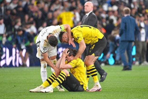 Niclas FUELLKRUG Borussia Dortmund and NACHO Real Madrid trotten Marcel SABITZER Borussia Dortmund after the match, disappointment,frustration,disappointed,frustrated,dejected, Football UEFA Champions League Final Borussia Dortmund Real Madrid on 01 06 2024, Wembley Staion