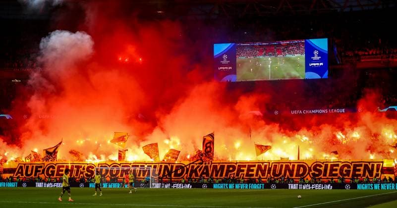 Borussia Dortmund v Real Madrid, London, UK - 1 Jun 2024 Borussia Dortmund supporters let off flares during the UEFA Champions League Final match between Borussia Dortmund and Real Madrid at Wembley Stadium, London on 1 June 2024 ( London Wembley Stadium London England Copyright: xMicahxCrook PPAUKx PPA-119974