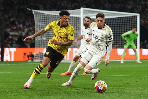 Borussia Dortmund v Real Madrid, London, UK - 1 Jun 2024 Jadon Sancho of Borussia Dortmund is pressured by Federico Valverde of Real Madrid during the UEFA Champions League Final match between Borussia Dortmund and Real Madrid at Wembley Stadium, London on 1 June 2024 ( London Wembley Stadium London England Copyright: xMicahxCrook PPAUKx PPA-119978