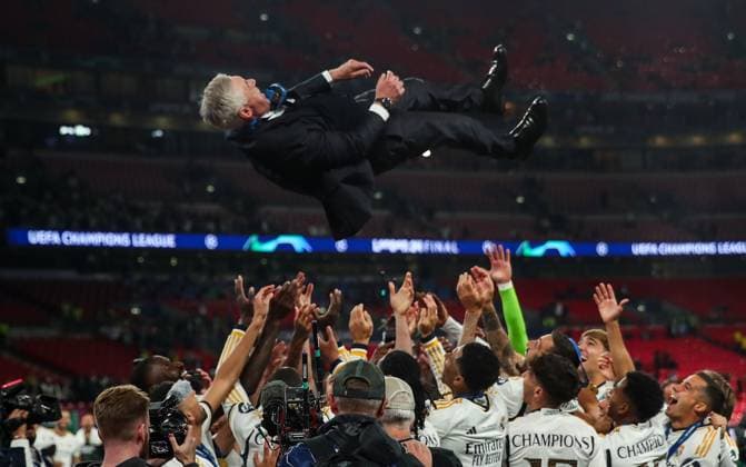 Borussia Dortmund v Real Madrid, London, UK - 1 Jun 2024 Carlo Ancelotti, Manager of Real Madrid is lifted into the air in celebration after the UEFA Champions League Final match between Borussia Dortmund and Real Madrid at Wembley Stadium, London on 1 June 2024 ( London Wembley Stadium London England Copyright: xMicahxCrook PPAUKx PPA-120023